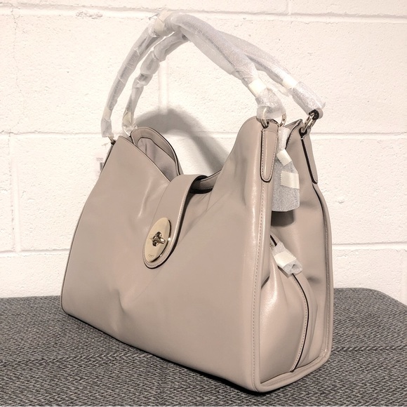 Coach Carlyle Shoulder Bag in Smooth Leather (NWT) - Picture 4 of 8